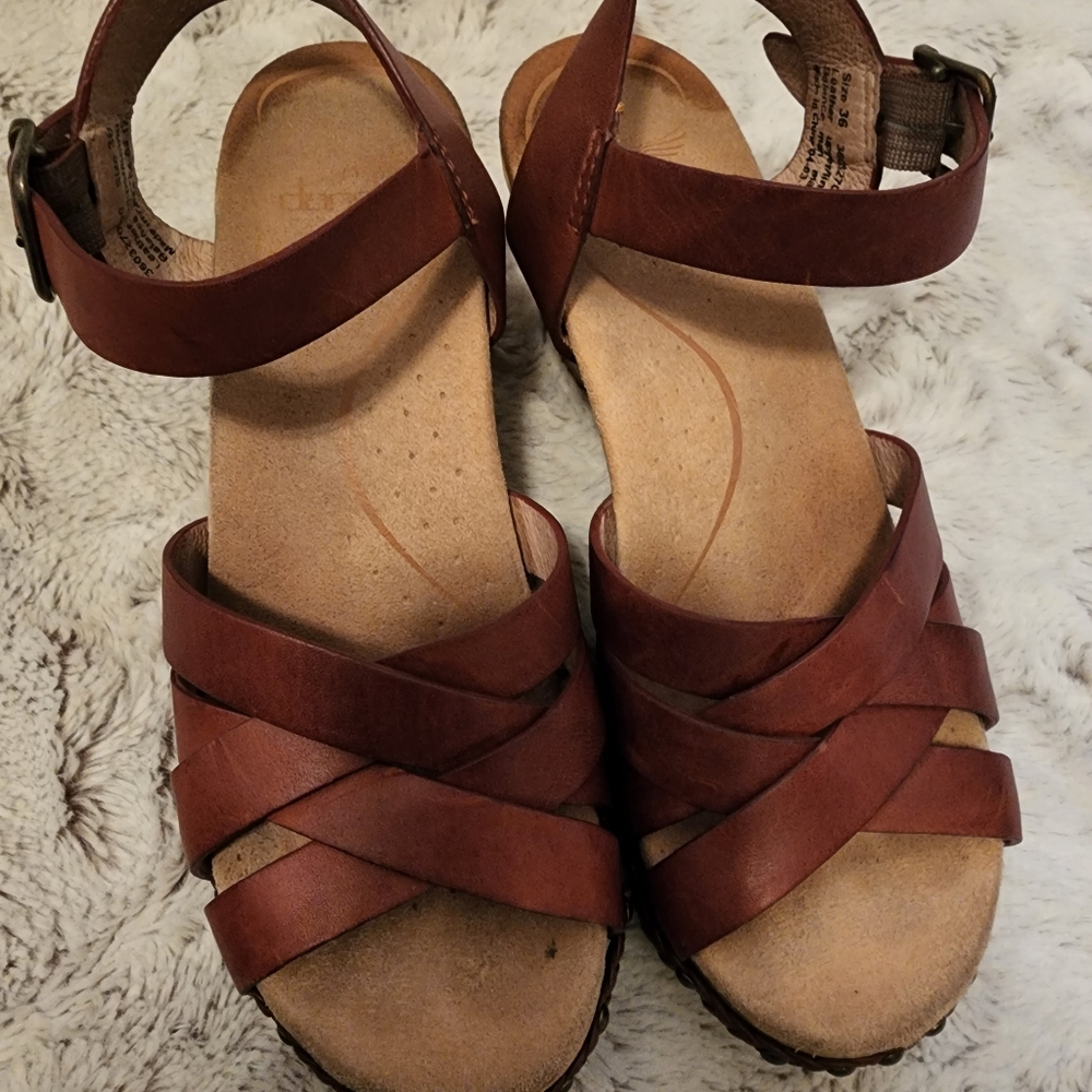 DANSKO STRAPPY BUCKLE WEDGE HEEL SANDAL SIZE 36(6)